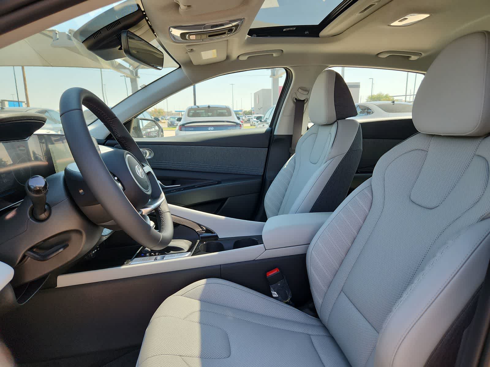 Thumbnail: 2025 Hyundai Elantra - 15