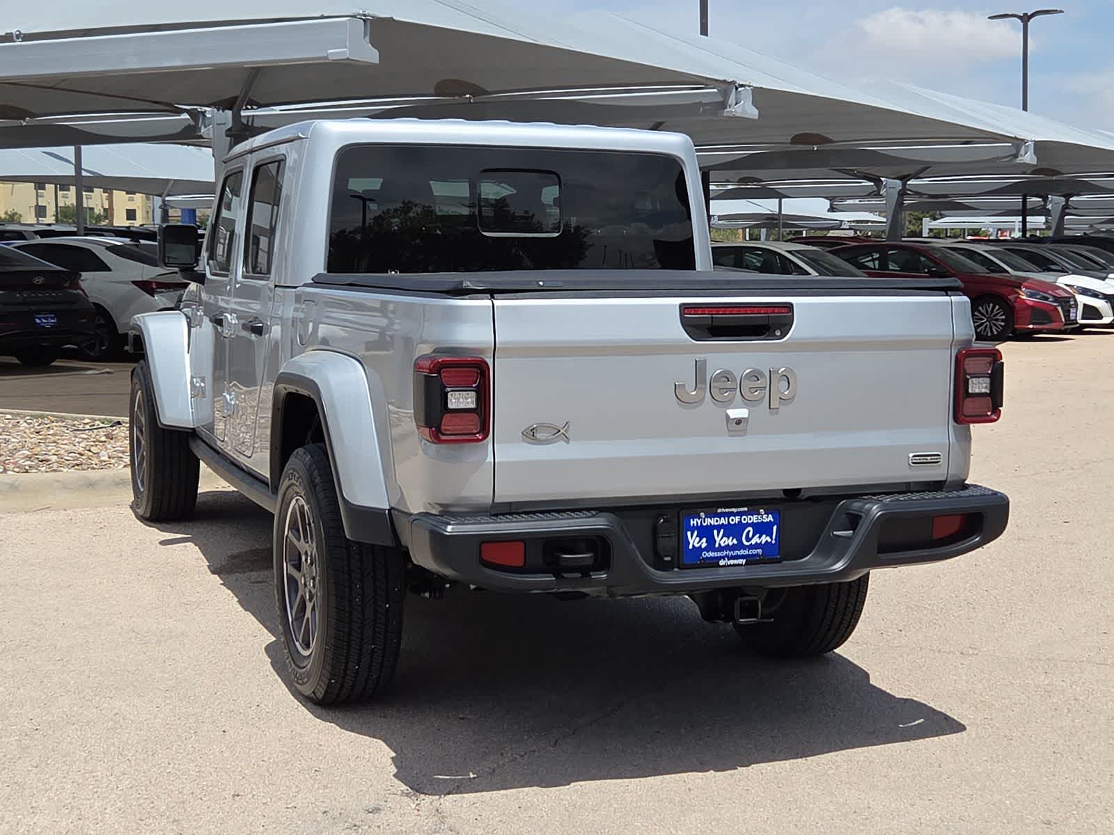 Thumbnail: 2023 Jeep Gladiator - 7