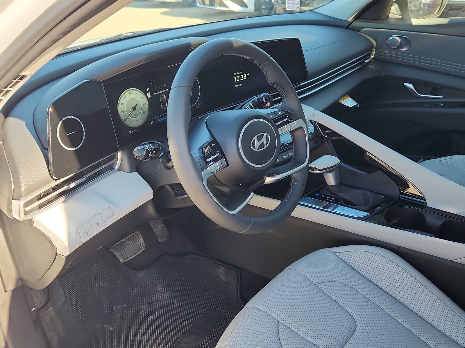 Thumbnail: 2025 Hyundai Elantra - 10