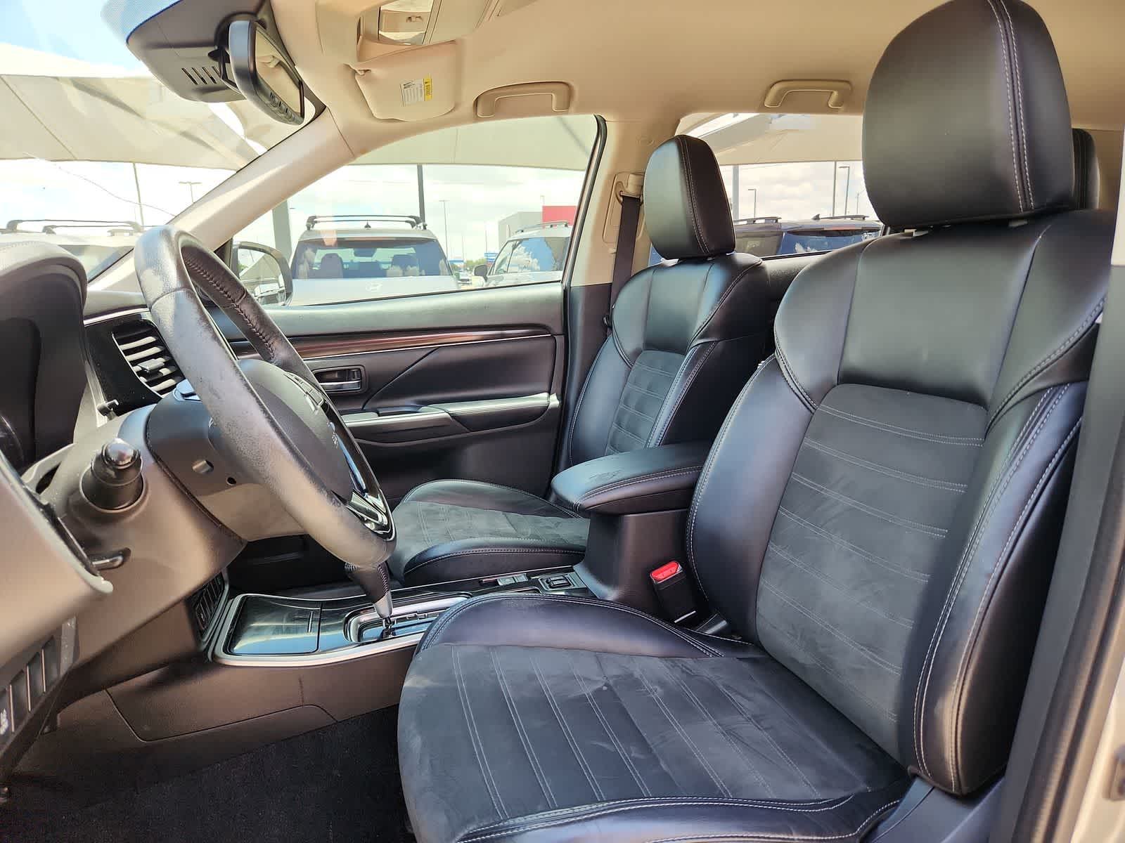 2020 Mitsubishi Outlander SE 15