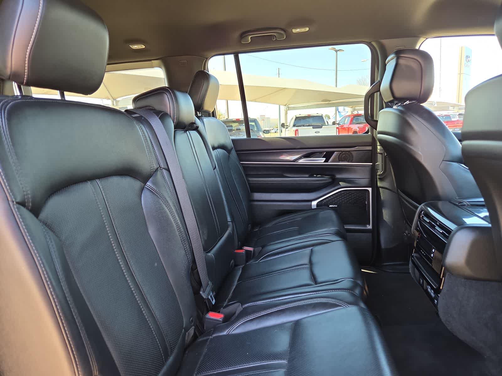 Thumbnail: 2022 Jeep Wagoneer - 17