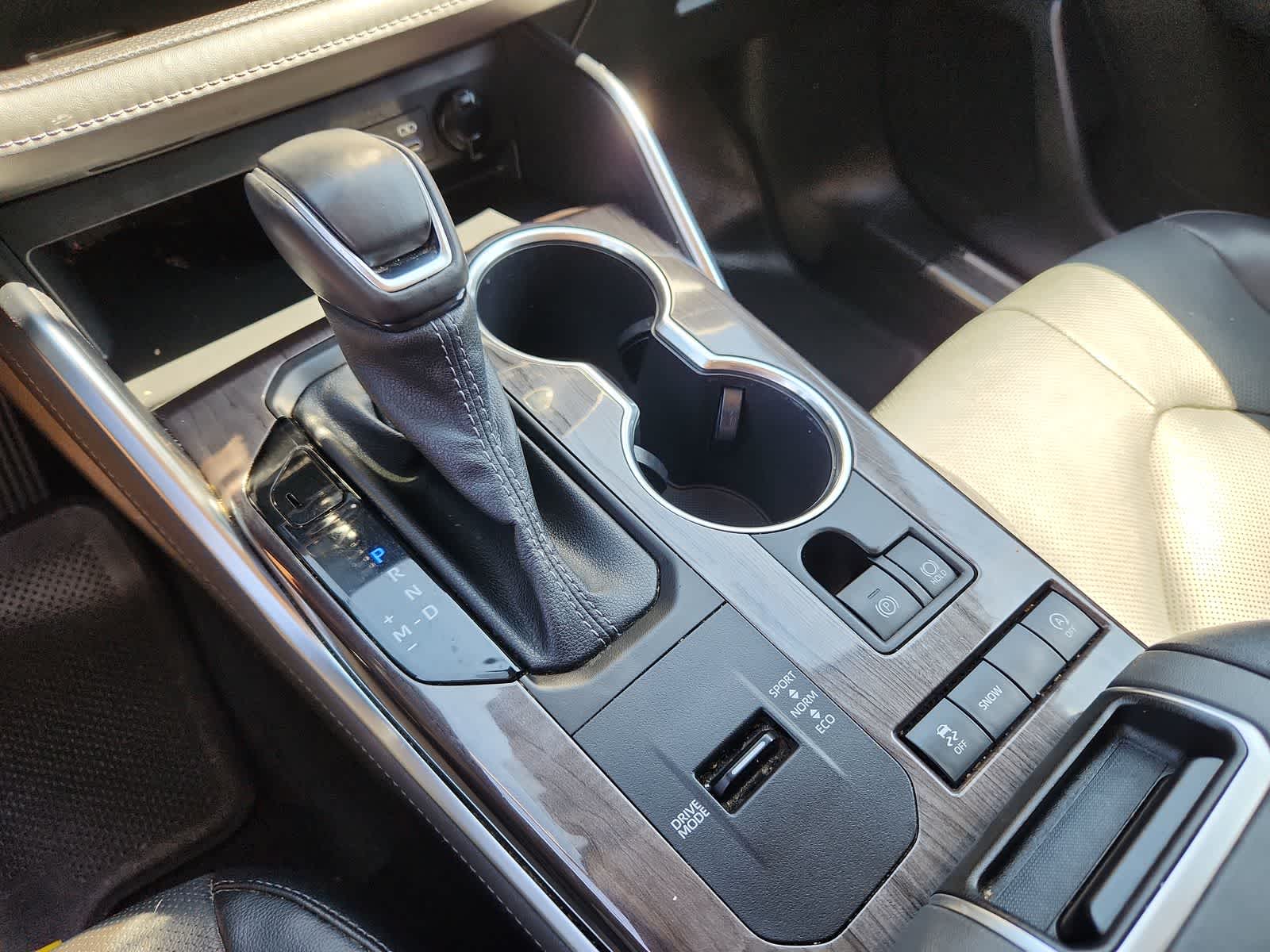 Thumbnail: 2022 Toyota Highlander - 20