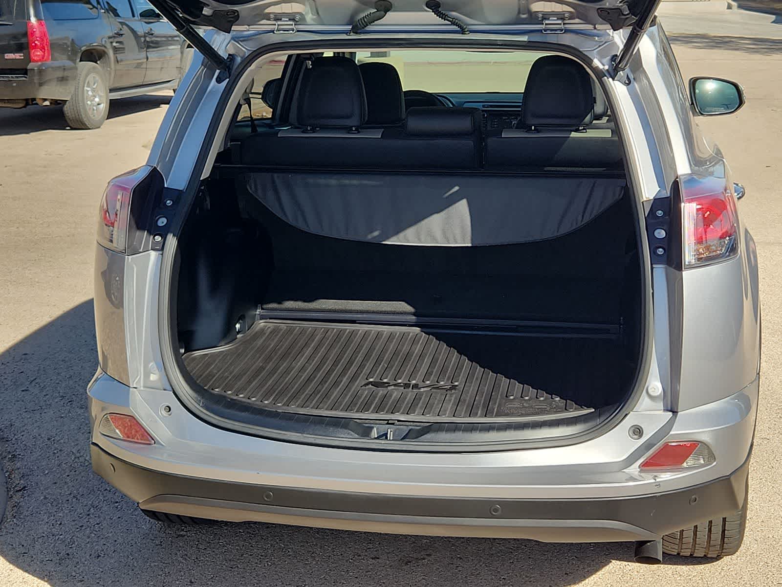 Thumbnail: 2018 Toyota RAV4 - 23