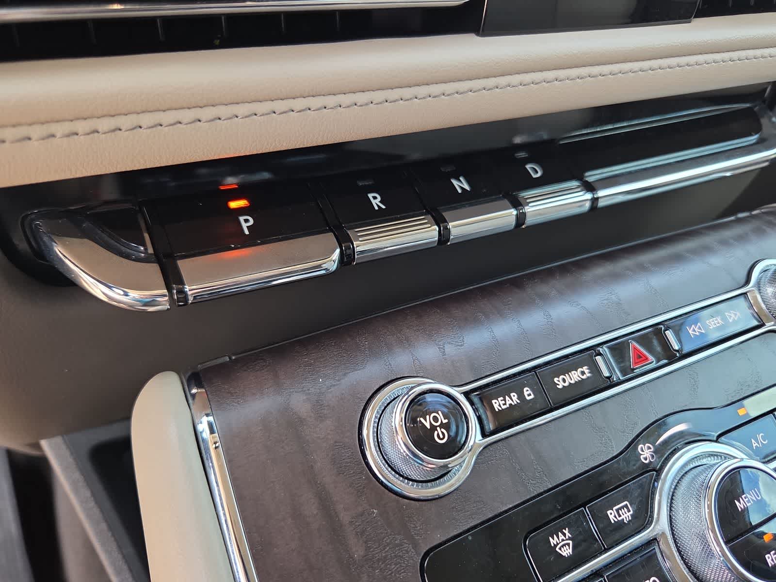 Thumbnail: 2022 Lincoln Aviator - 25