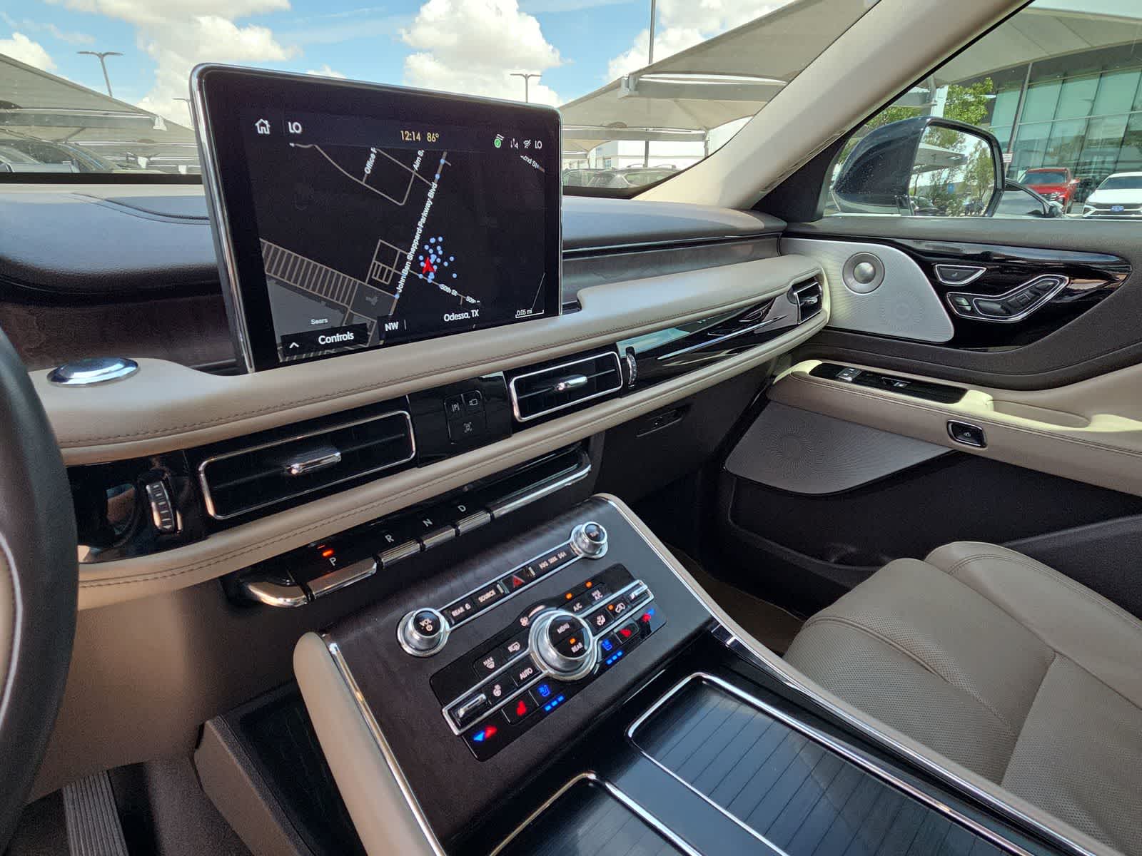 Thumbnail: 2022 Lincoln Aviator - 29