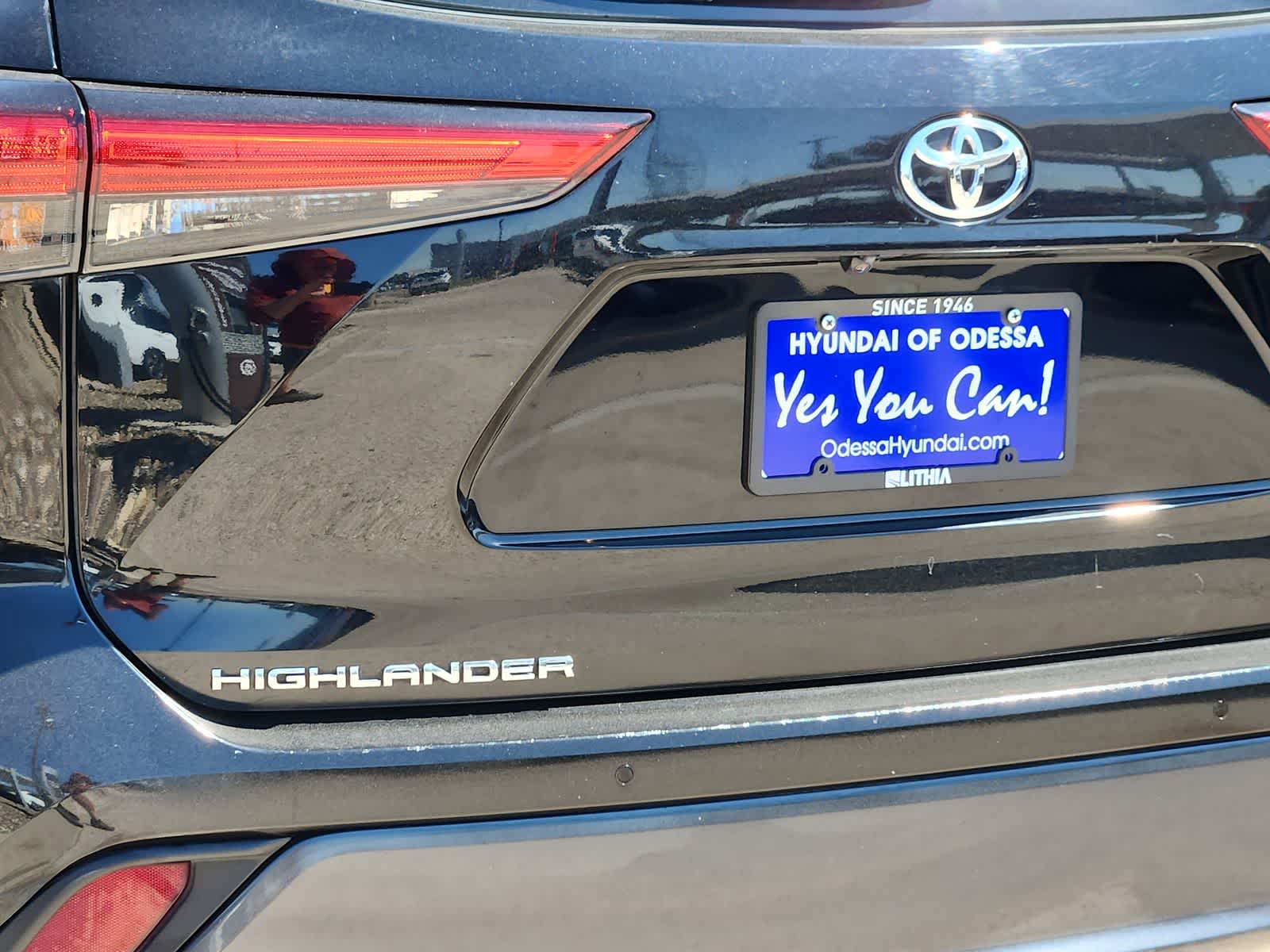 Thumbnail: 2022 Toyota Highlander - 10