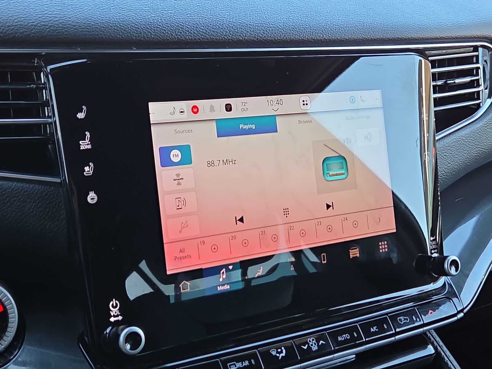 Thumbnail: 2022 Jeep Wagoneer - 24