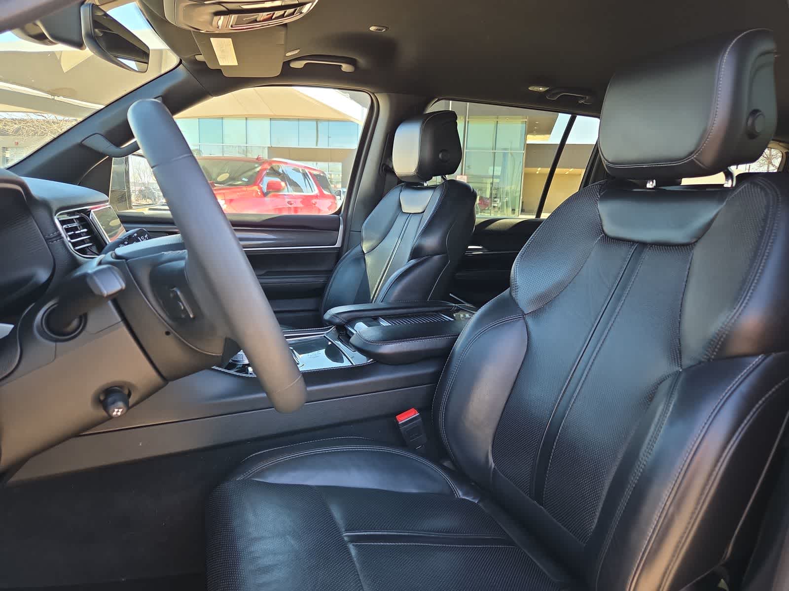 Thumbnail: 2022 Jeep Wagoneer - 15