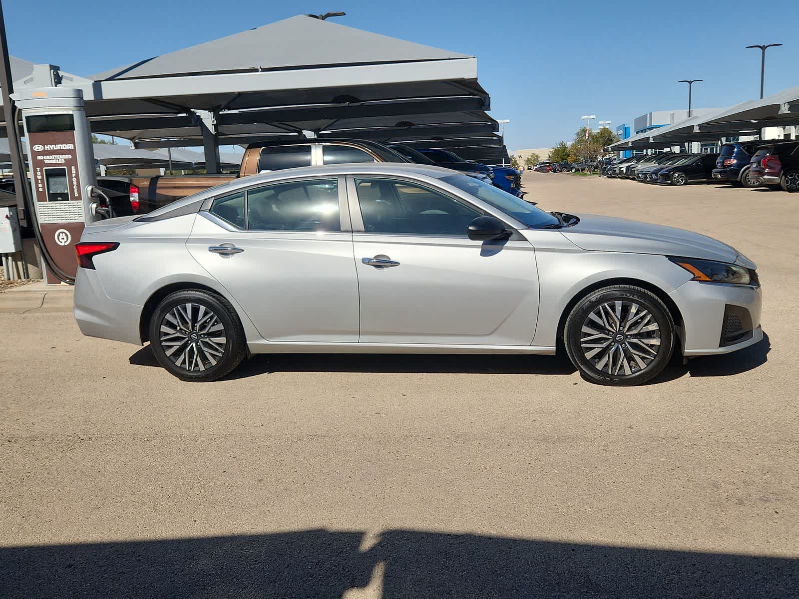 Thumbnail: 2024 Nissan Altima - 9