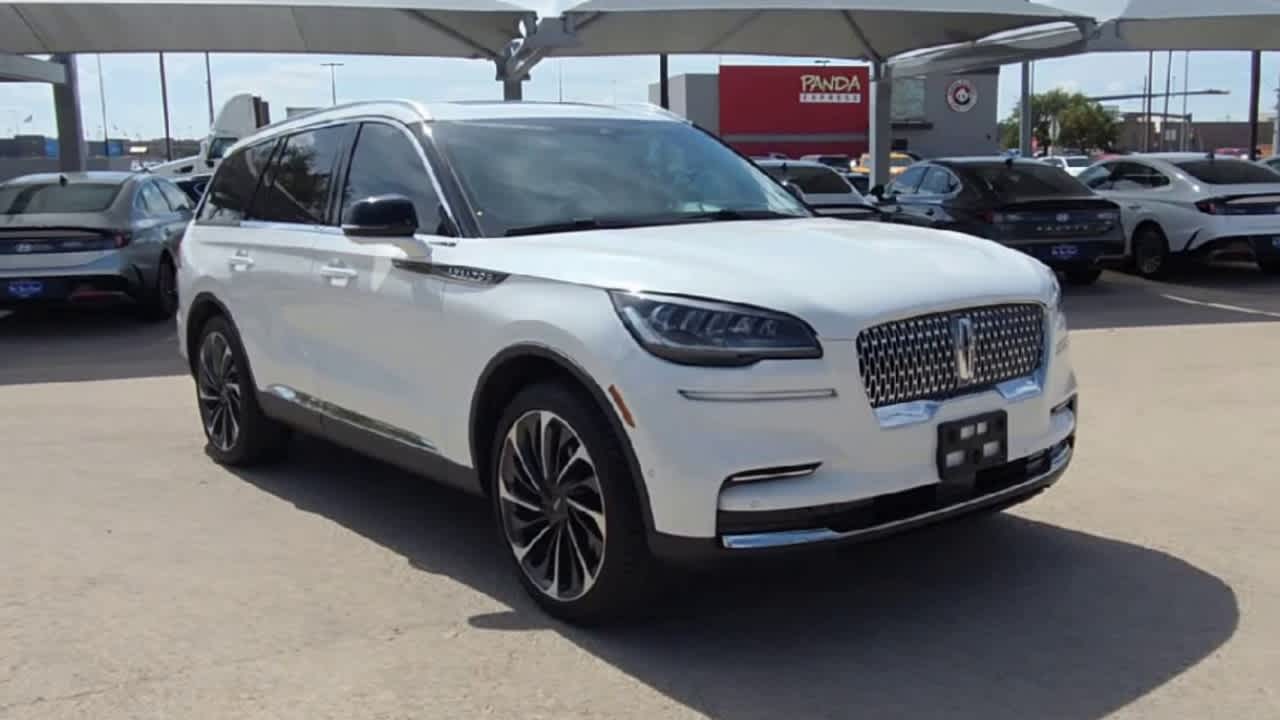 Thumbnail: 2022 Lincoln Aviator - 3