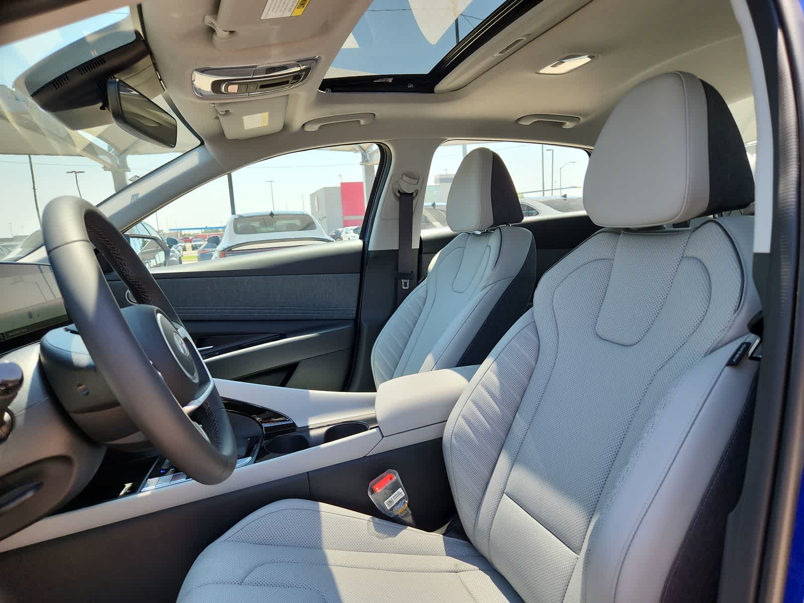 Thumbnail: 2025 Hyundai Elantra - 15