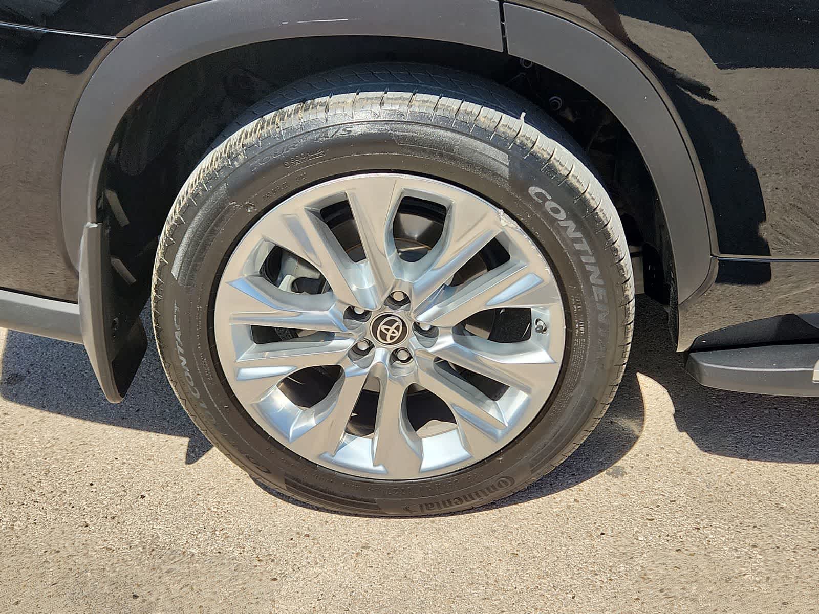 Thumbnail: 2022 Toyota Highlander - 11