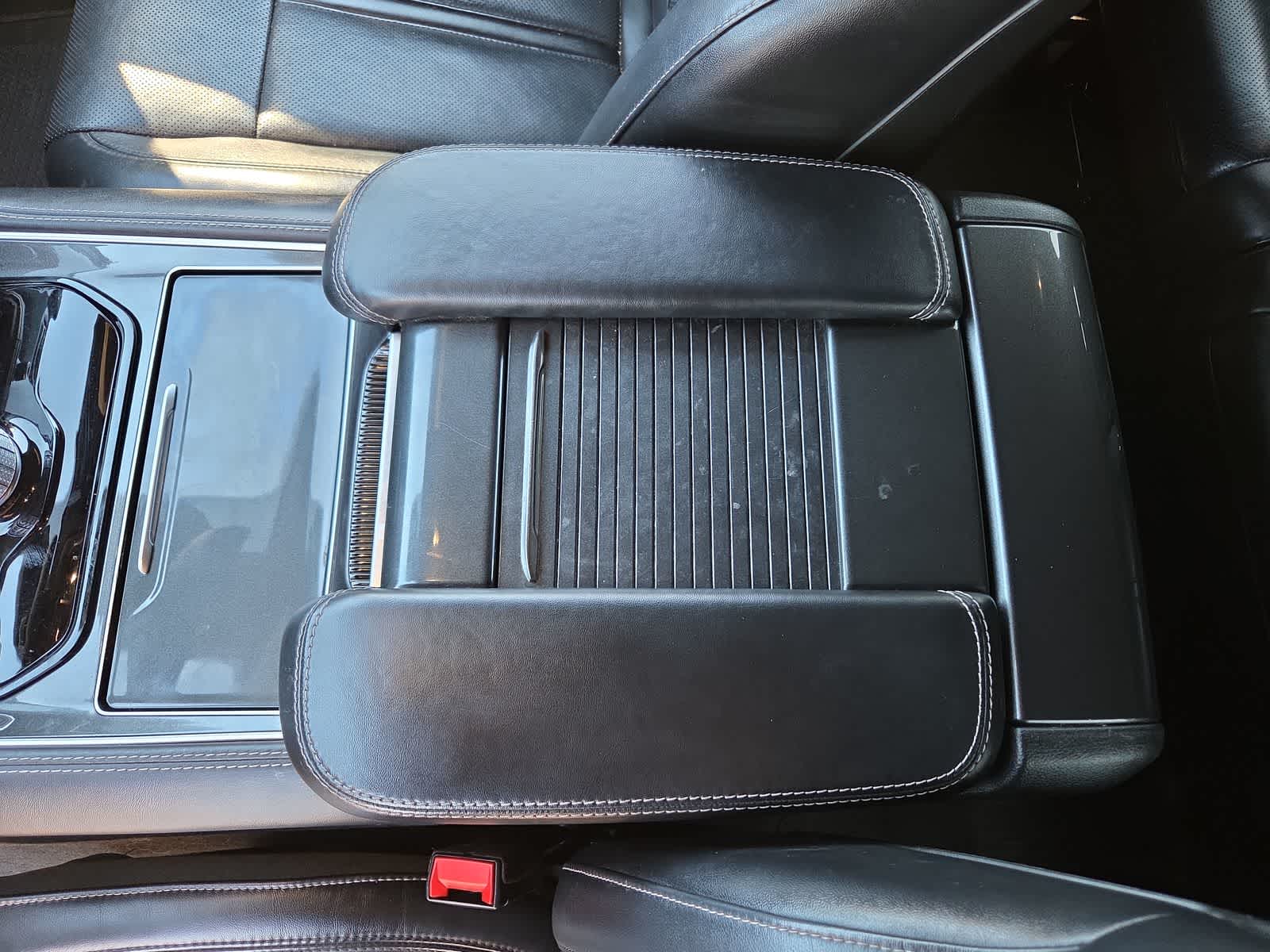 Thumbnail: 2022 Jeep Wagoneer - 20