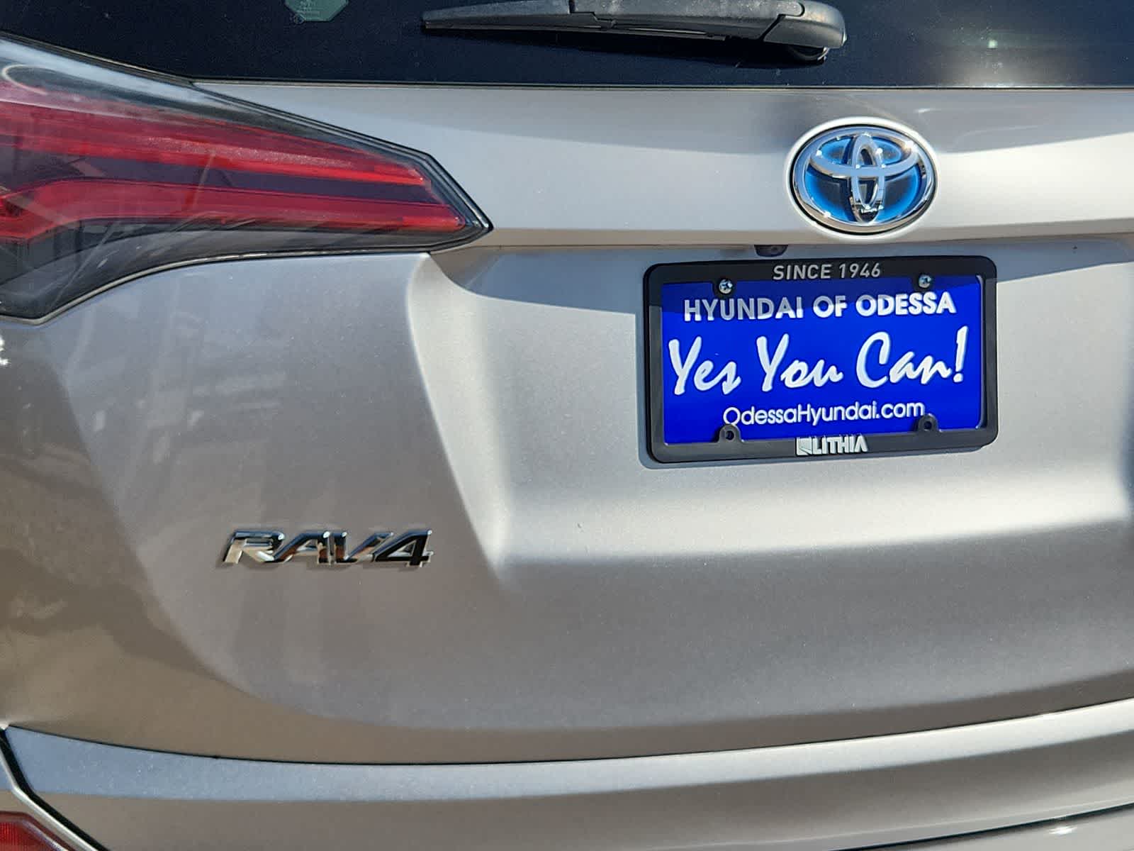 Thumbnail: 2018 Toyota RAV4 - 11