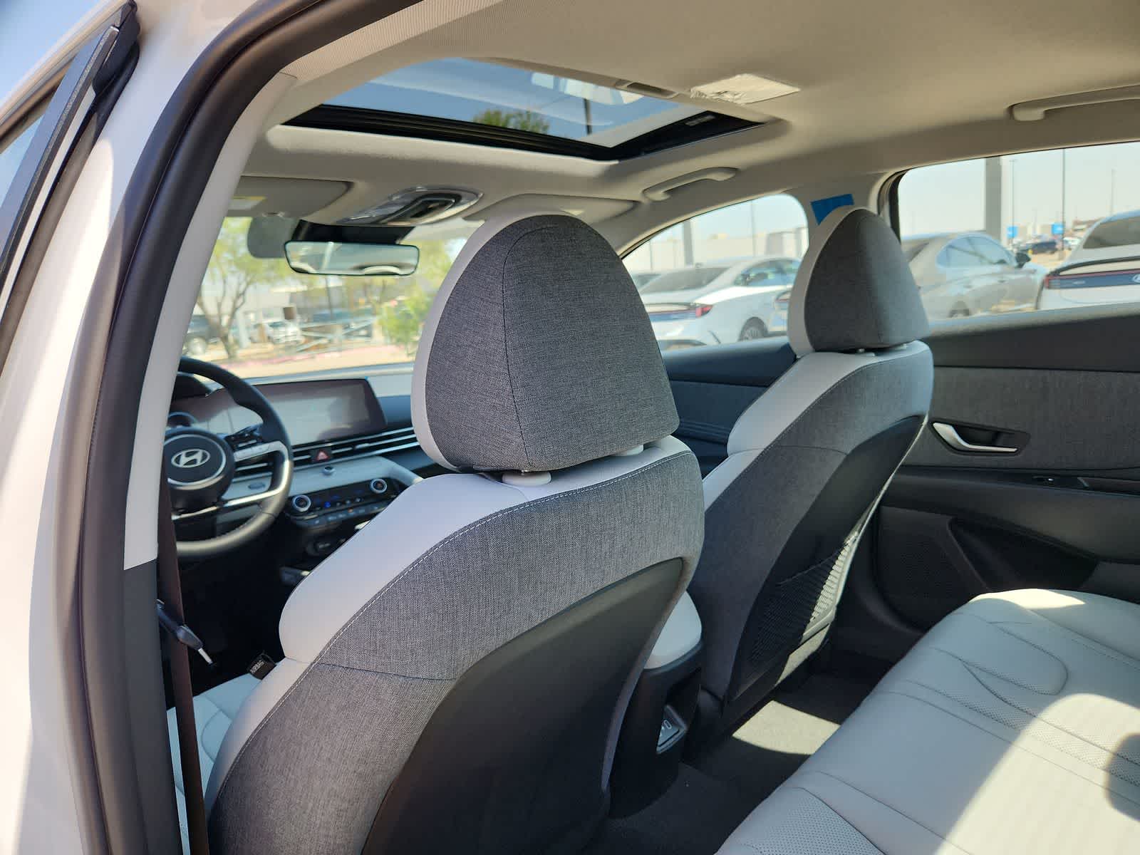 Thumbnail: 2025 Hyundai Elantra - 16