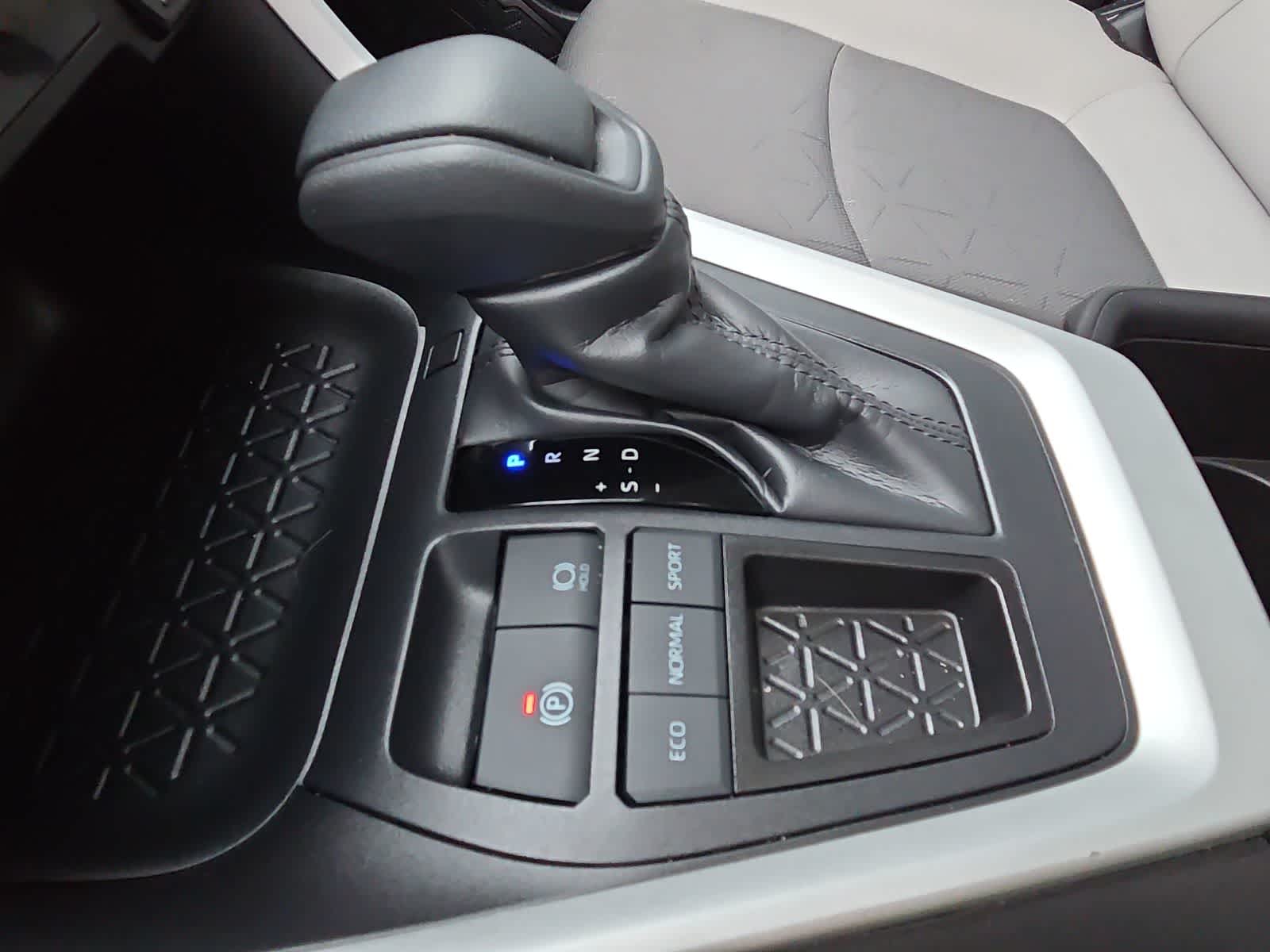 Thumbnail: 2025 Toyota RAV4 - 21