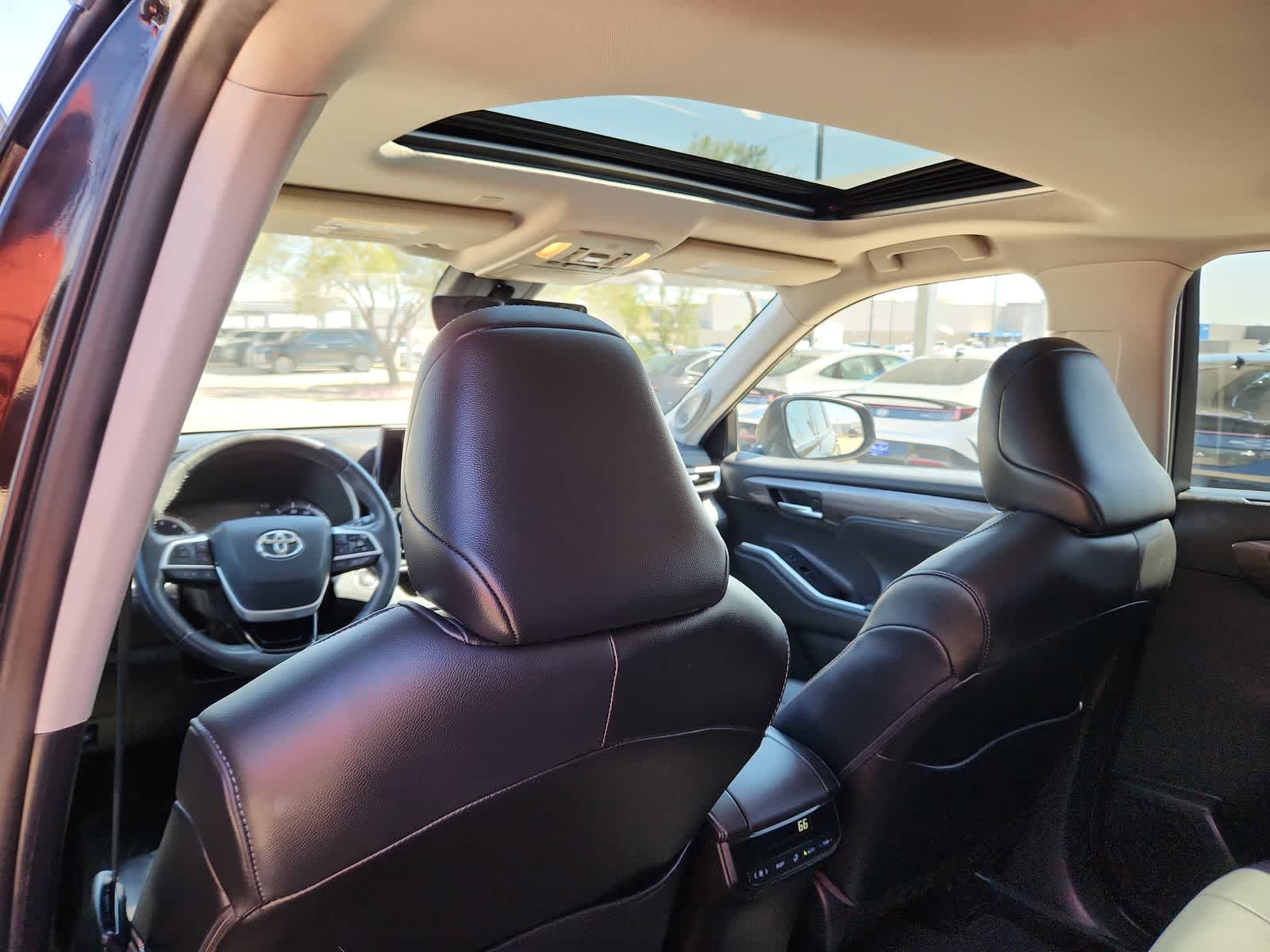 Thumbnail: 2022 Toyota Highlander - 15