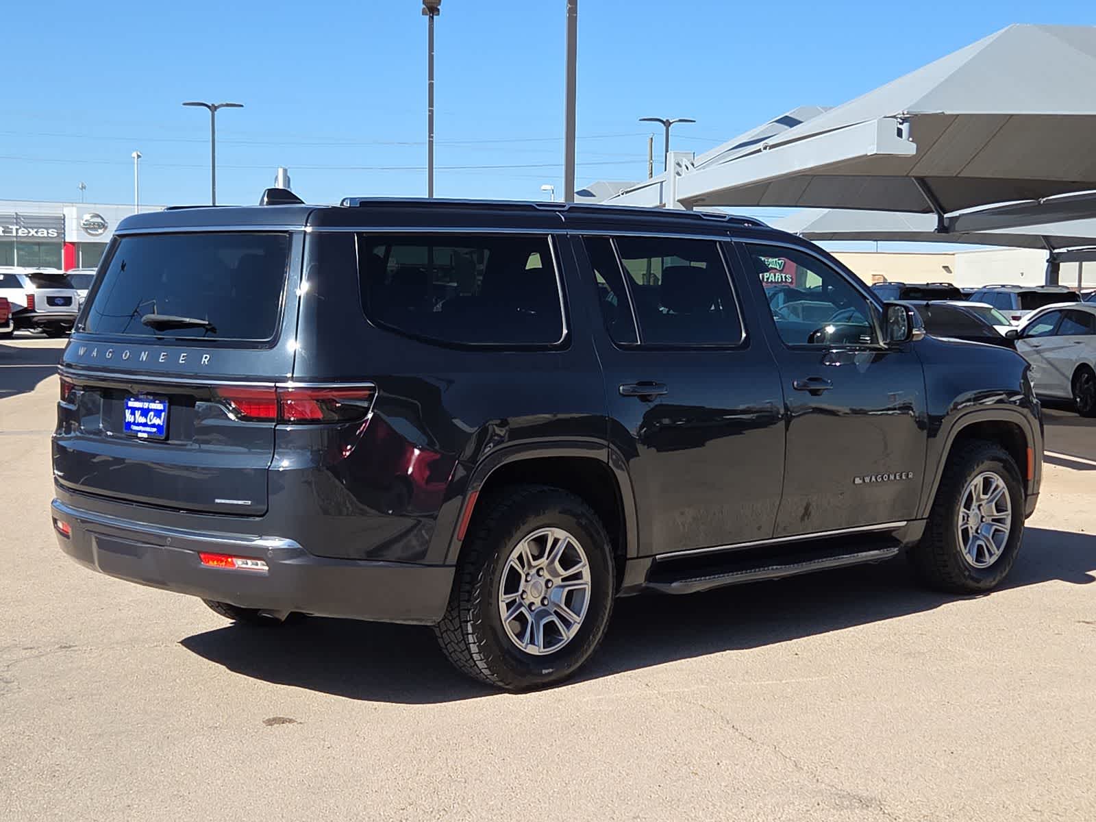 Thumbnail: 2022 Jeep Wagoneer - 8