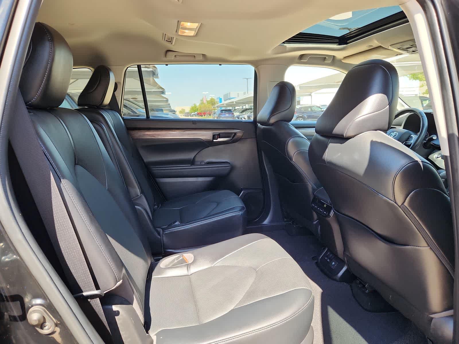 Thumbnail: 2022 Toyota Highlander - 16