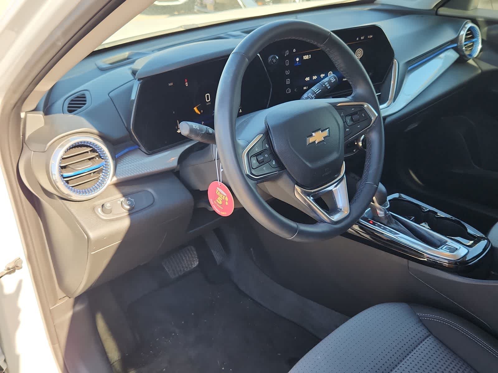 Thumbnail: 2025 Chevrolet Trax - 10