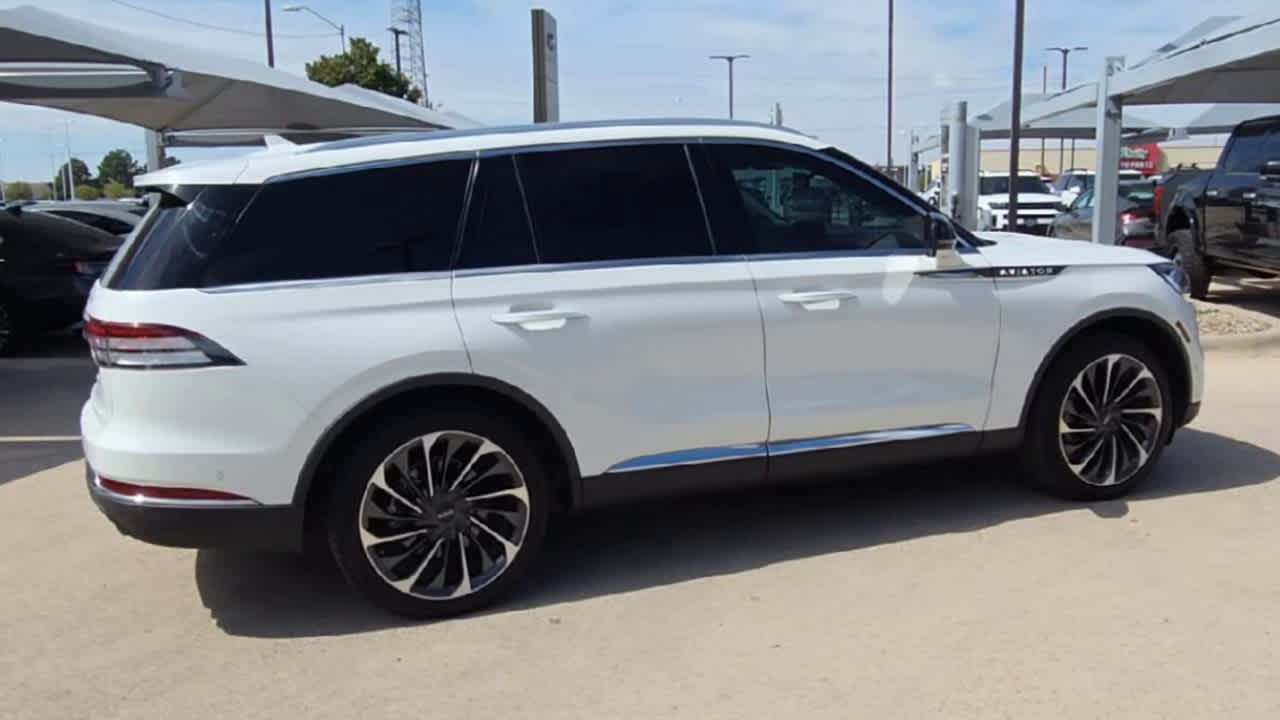 Thumbnail: 2022 Lincoln Aviator - 9