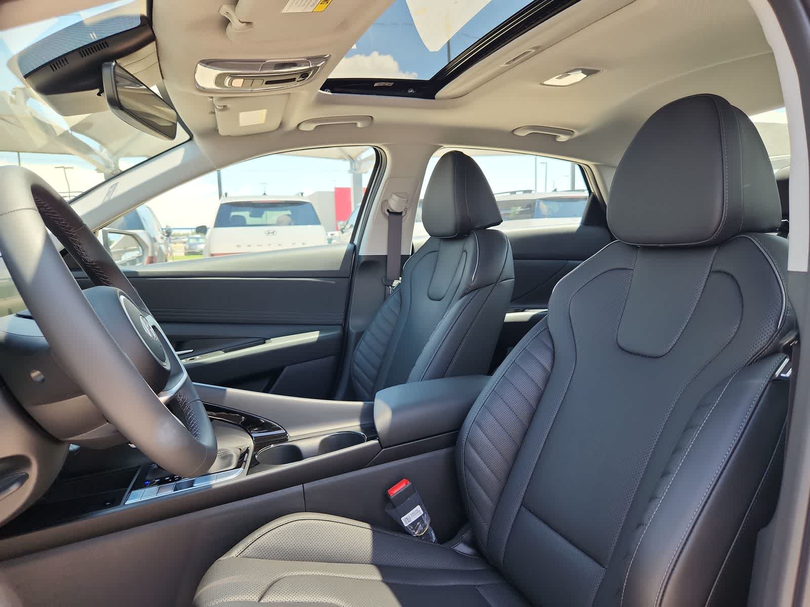 Thumbnail: 2025 Hyundai Elantra - 15