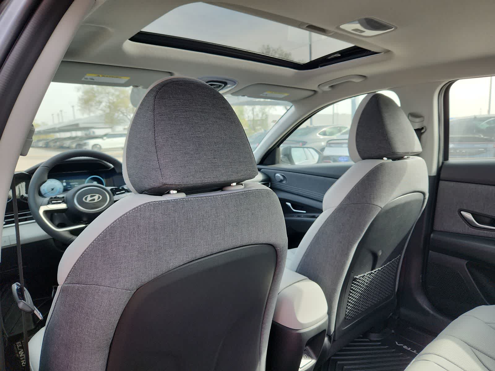 Thumbnail: 2025 Hyundai Elantra - 16