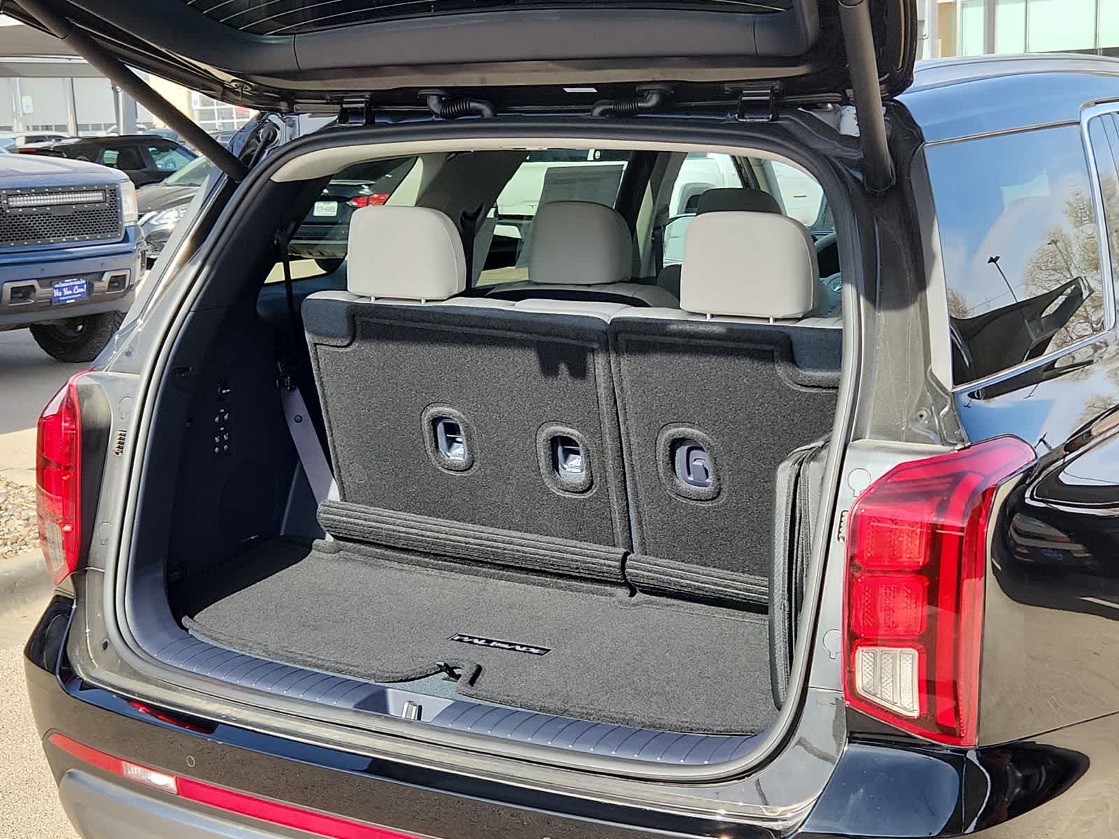 Thumbnail: 2025 Hyundai Palisade - 27