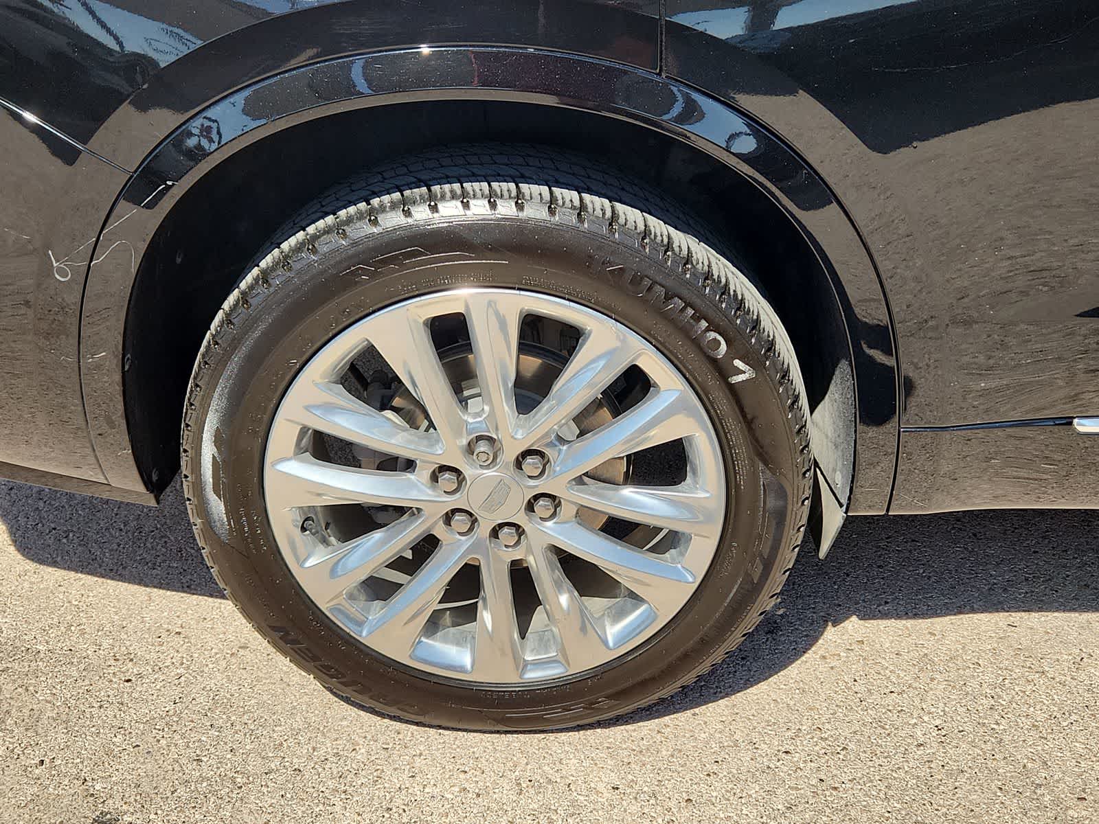 Thumbnail: 2020 Cadillac XT6 - 12