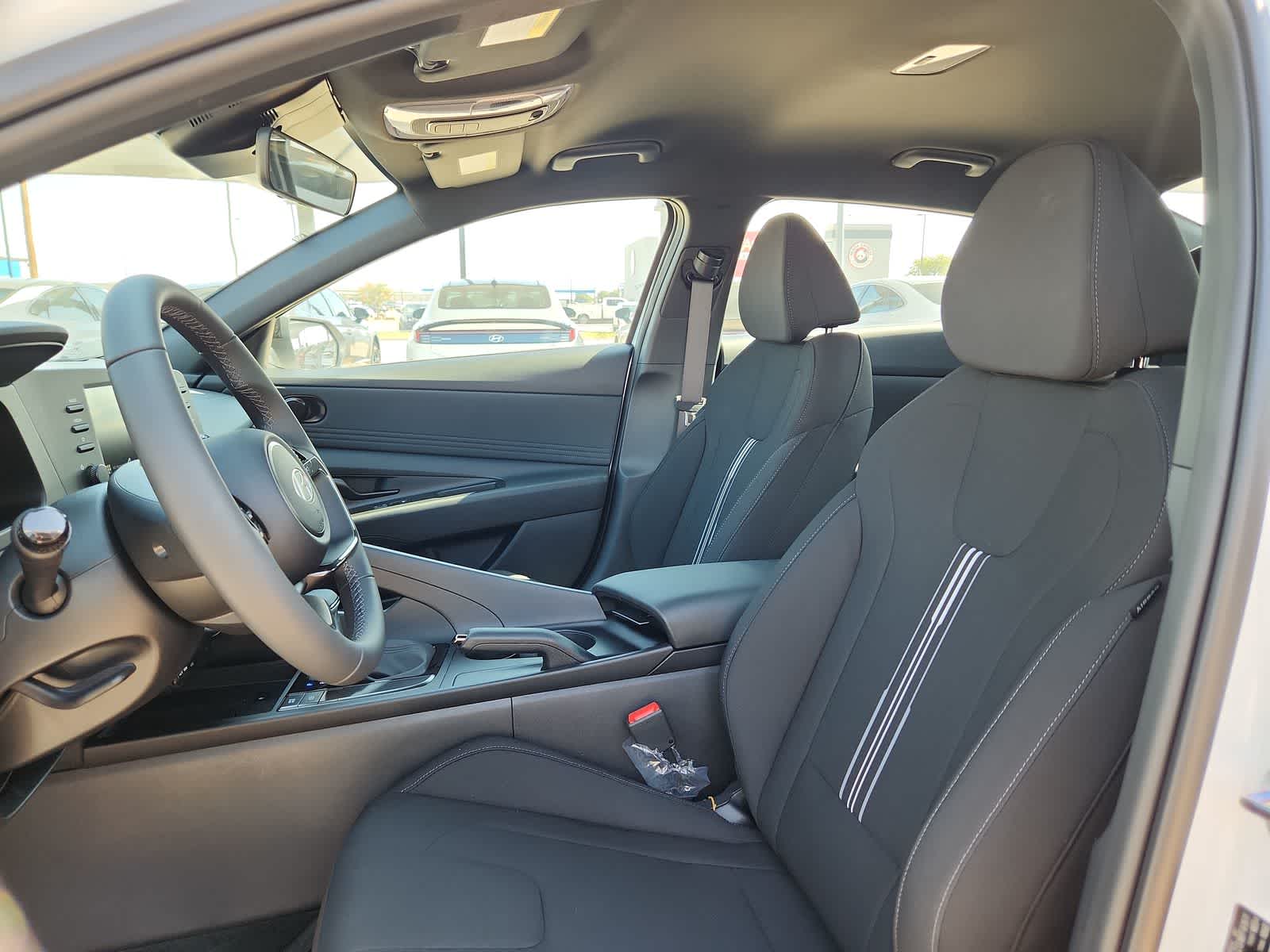 Thumbnail: 2025 Hyundai Elantra - 15