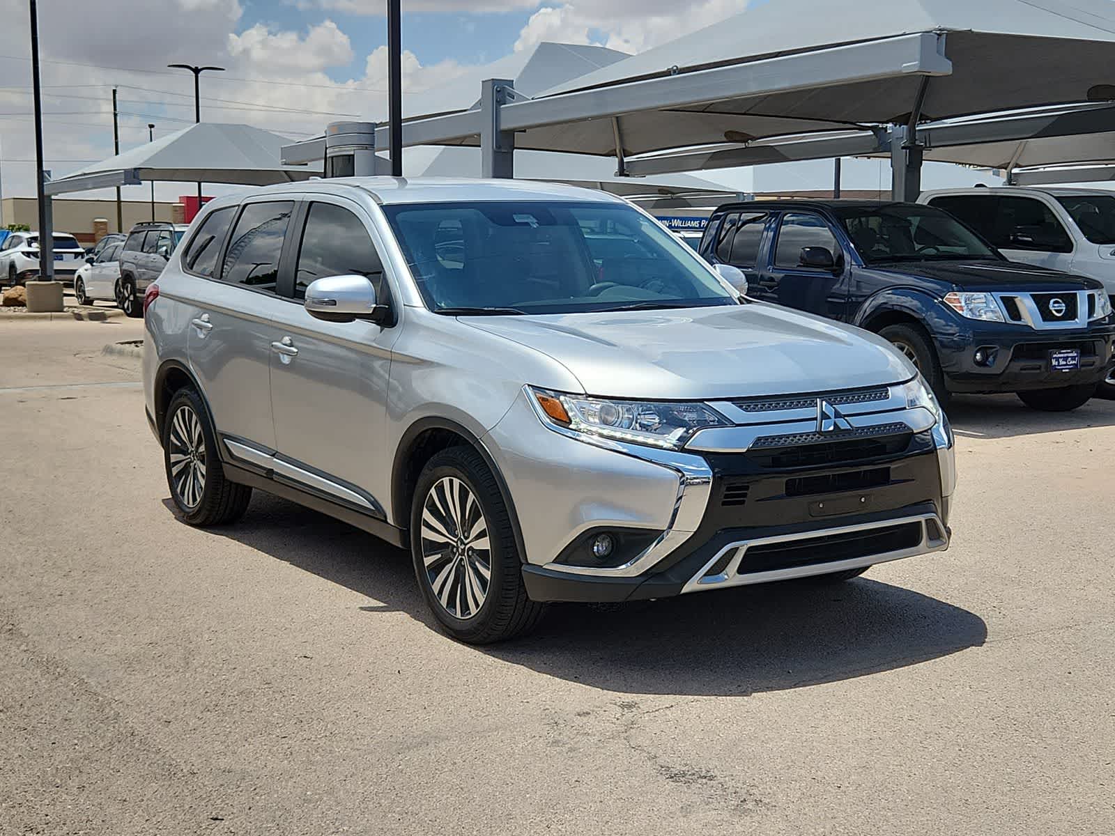 2020 Mitsubishi Outlander SE 2