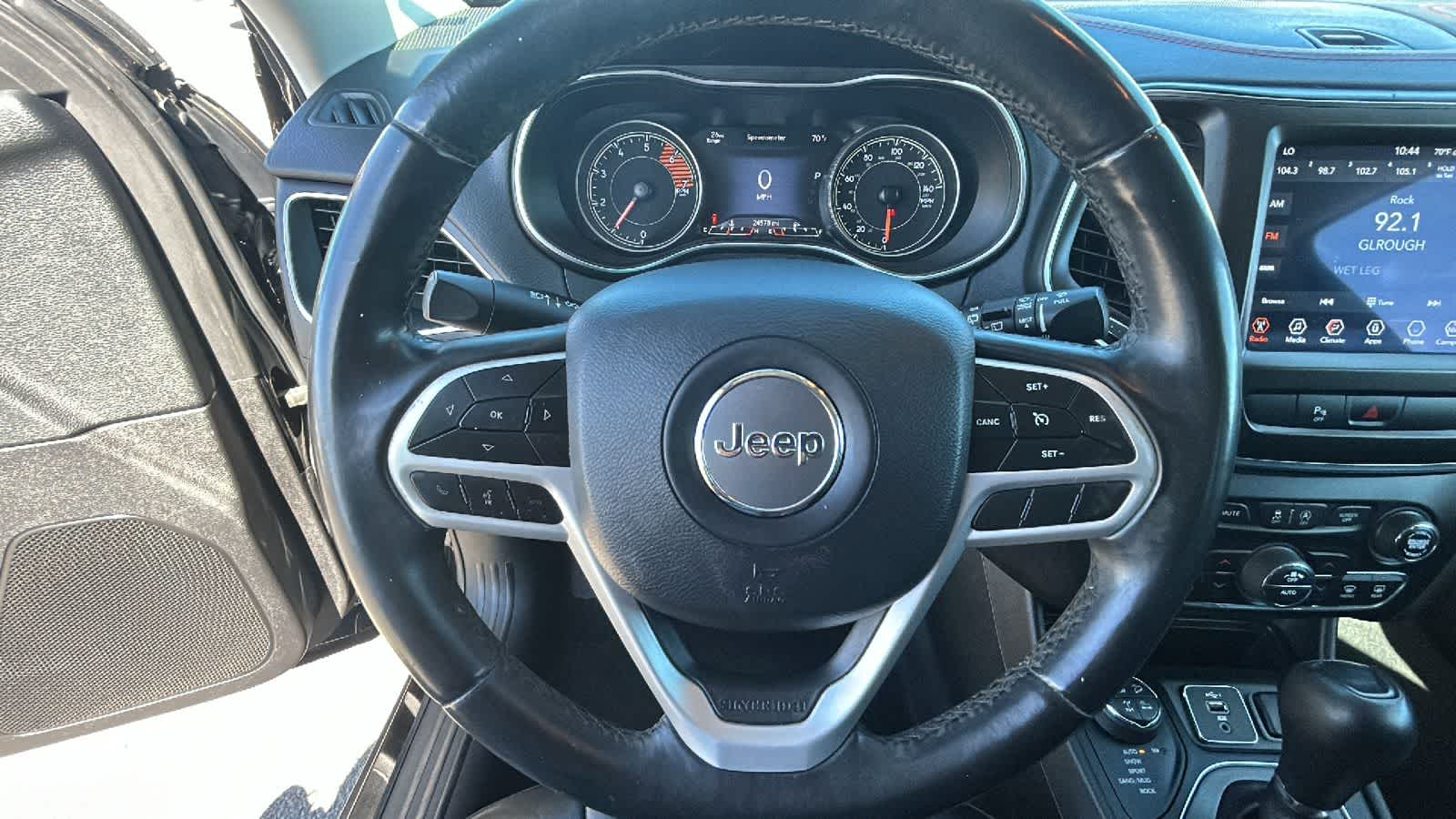 Thumbnail: 2020 Jeep Cherokee - 17