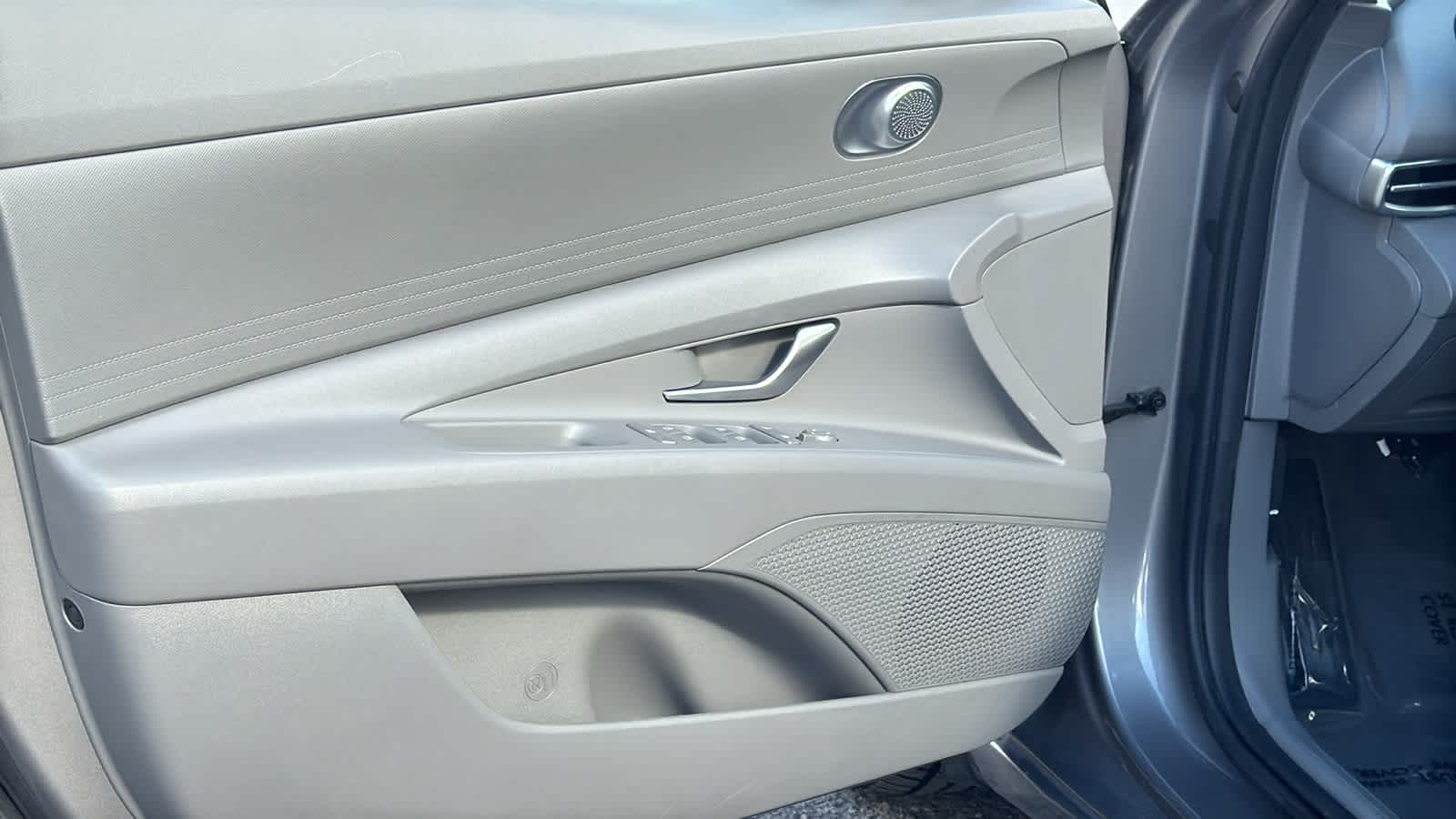 Thumbnail: 2022 Hyundai Elantra - 23