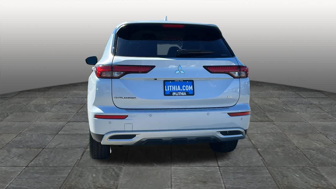 Thumbnail: 2024 Mitsubishi Outlander - 5