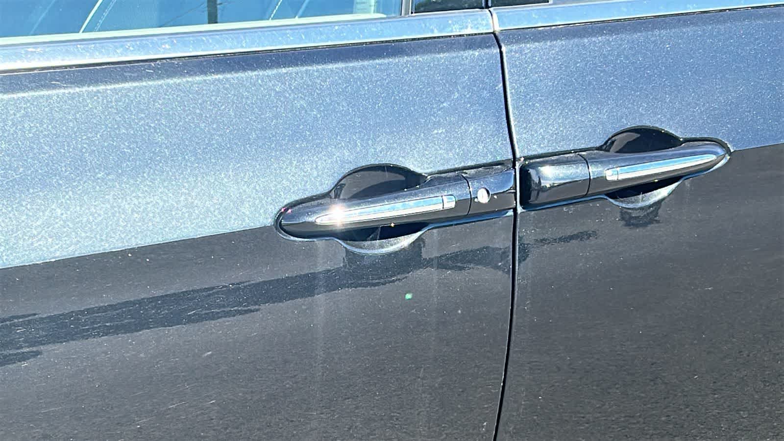 Thumbnail: 2023 Chrysler Pacifica - 6