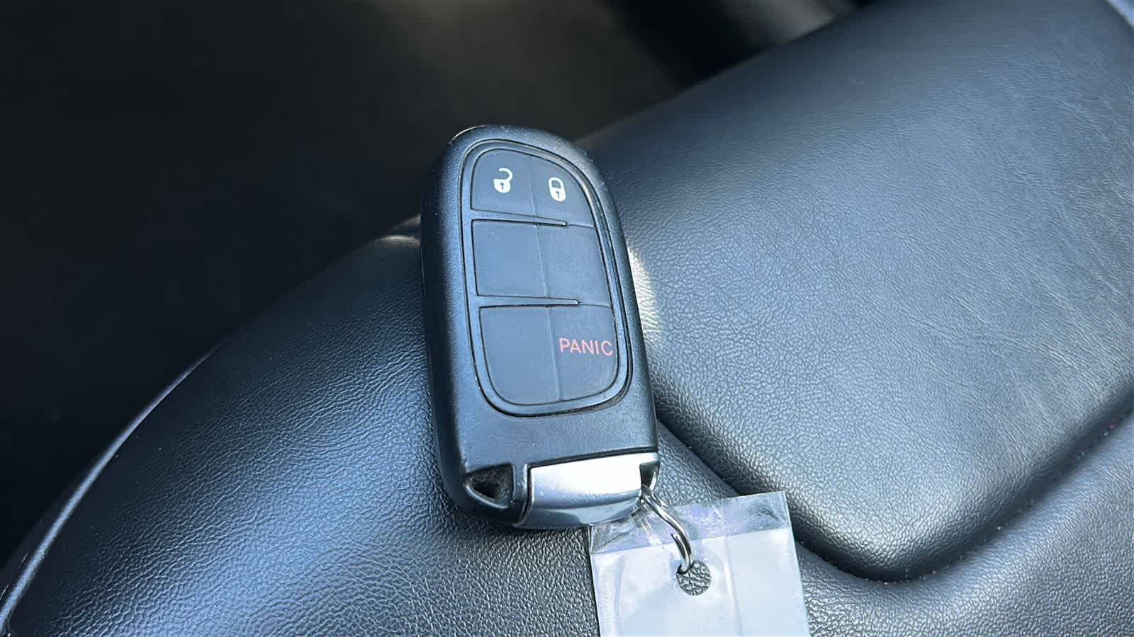 Thumbnail: 2020 Jeep Cherokee - 28