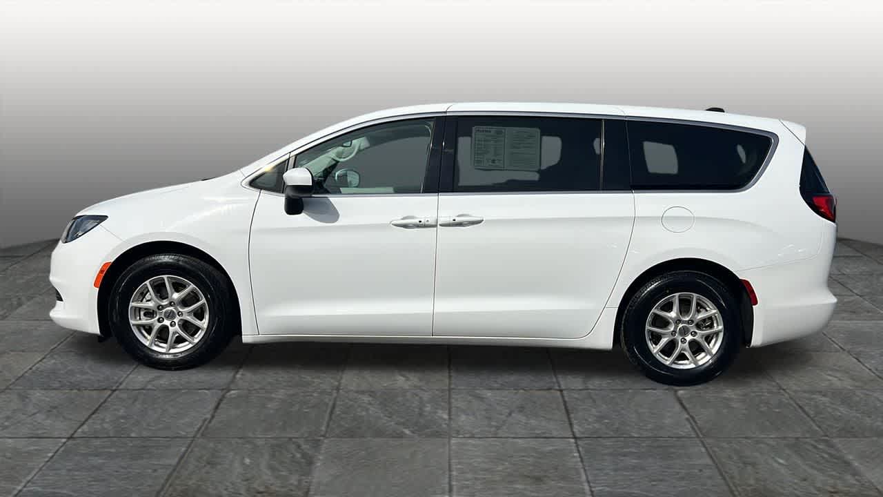 Thumbnail: 2023 Chrysler Voyager - 8