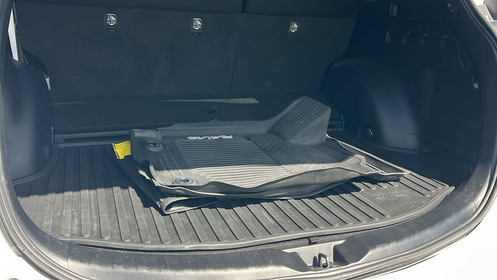 Thumbnail: 2018 Toyota RAV4 - 27