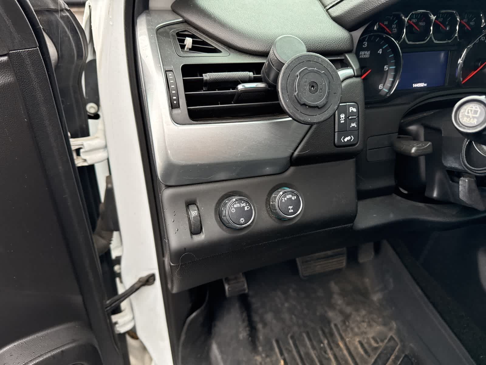 Thumbnail: 2017 Chevrolet Tahoe - 13