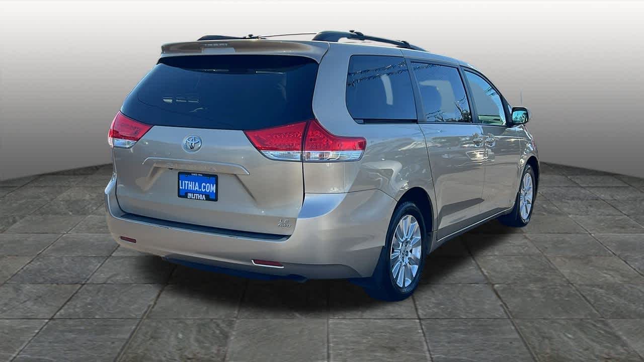 Thumbnail: 2011 Toyota Sienna - 5
