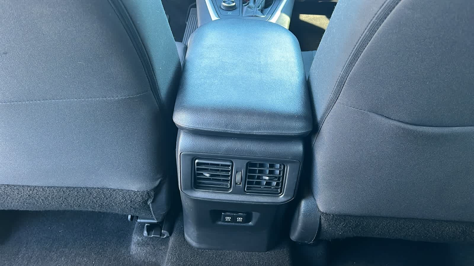 Thumbnail: 2020 Toyota RAV4 - 25