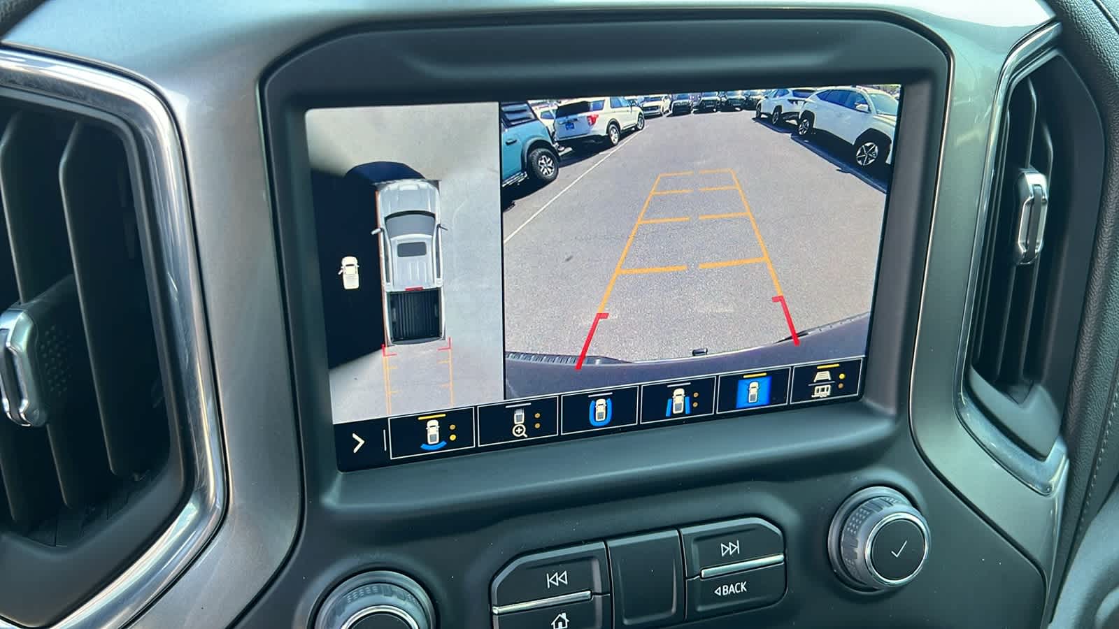 Thumbnail: 2022 Chevrolet Silverado 1500 - 16