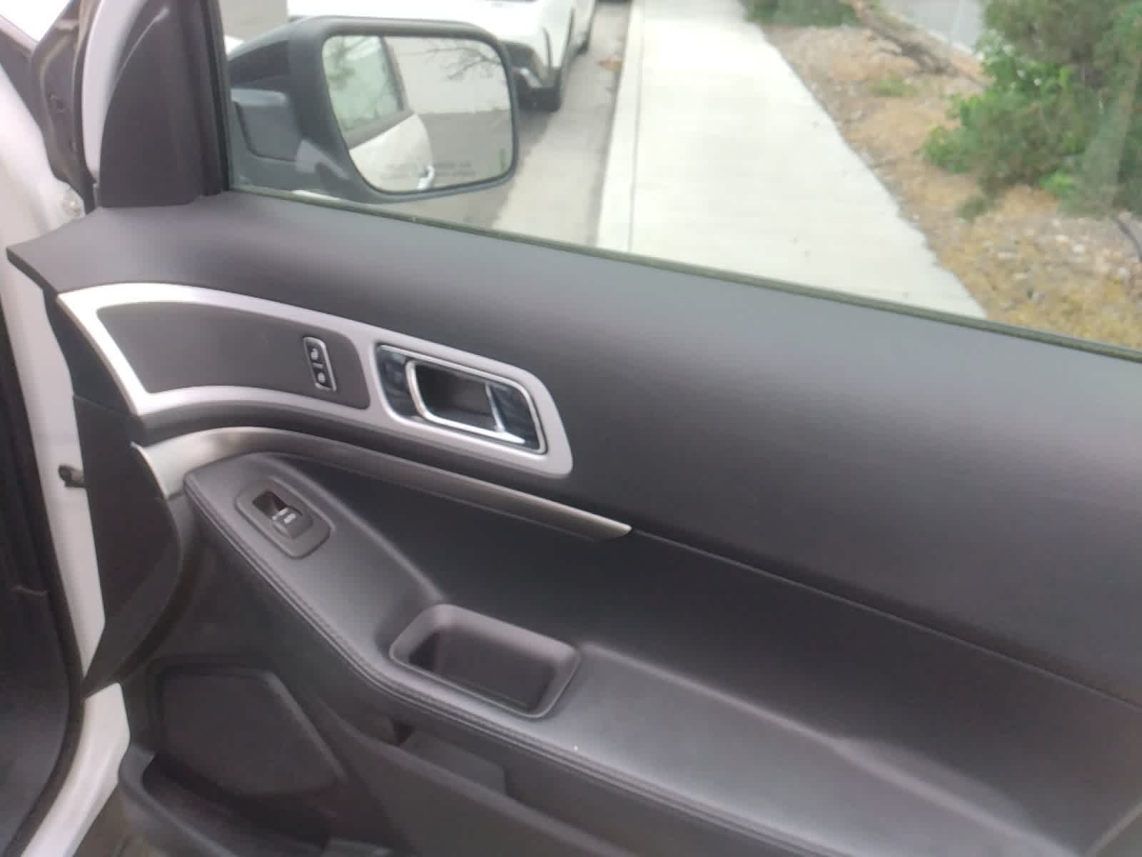 Thumbnail: 2013 Ford Explorer - 19
