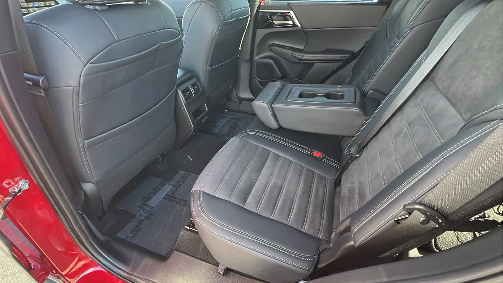 Thumbnail: 2024 Mitsubishi Outlander - 24