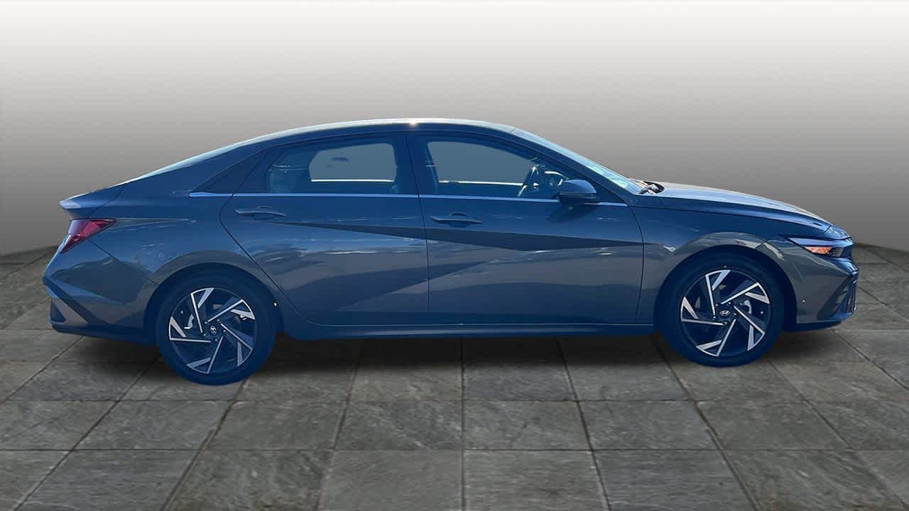 Thumbnail: 2025 Hyundai Elantra - 4