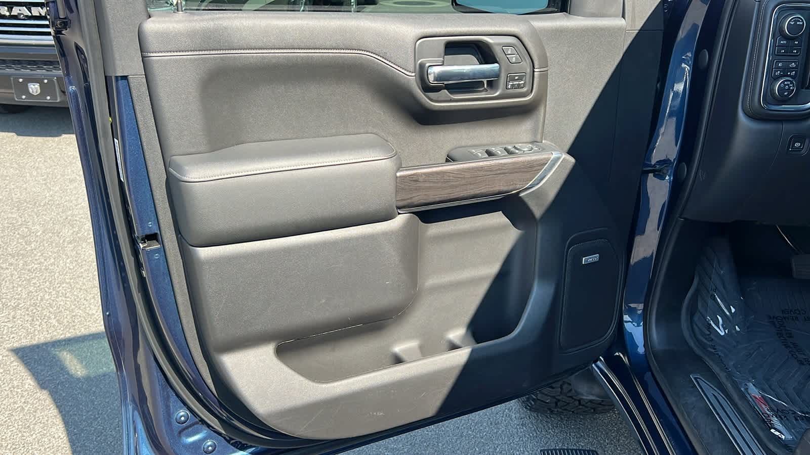 Thumbnail: 2022 Chevrolet Silverado 1500 - 23