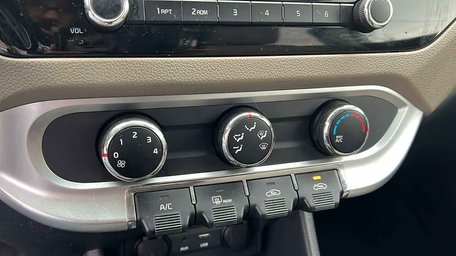 Thumbnail: 2016 Kia Rio - 14