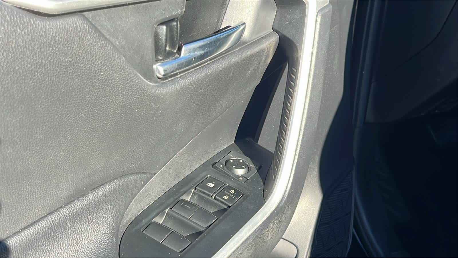 Thumbnail: 2020 Toyota RAV4 - 22