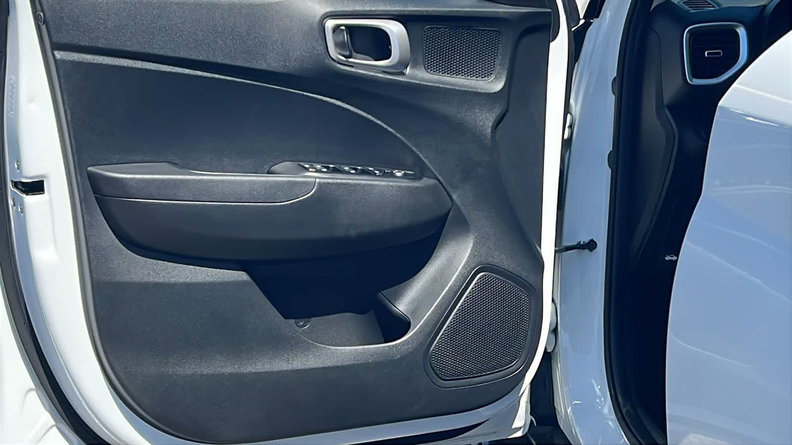 Thumbnail: 2022 Hyundai Venue - 23