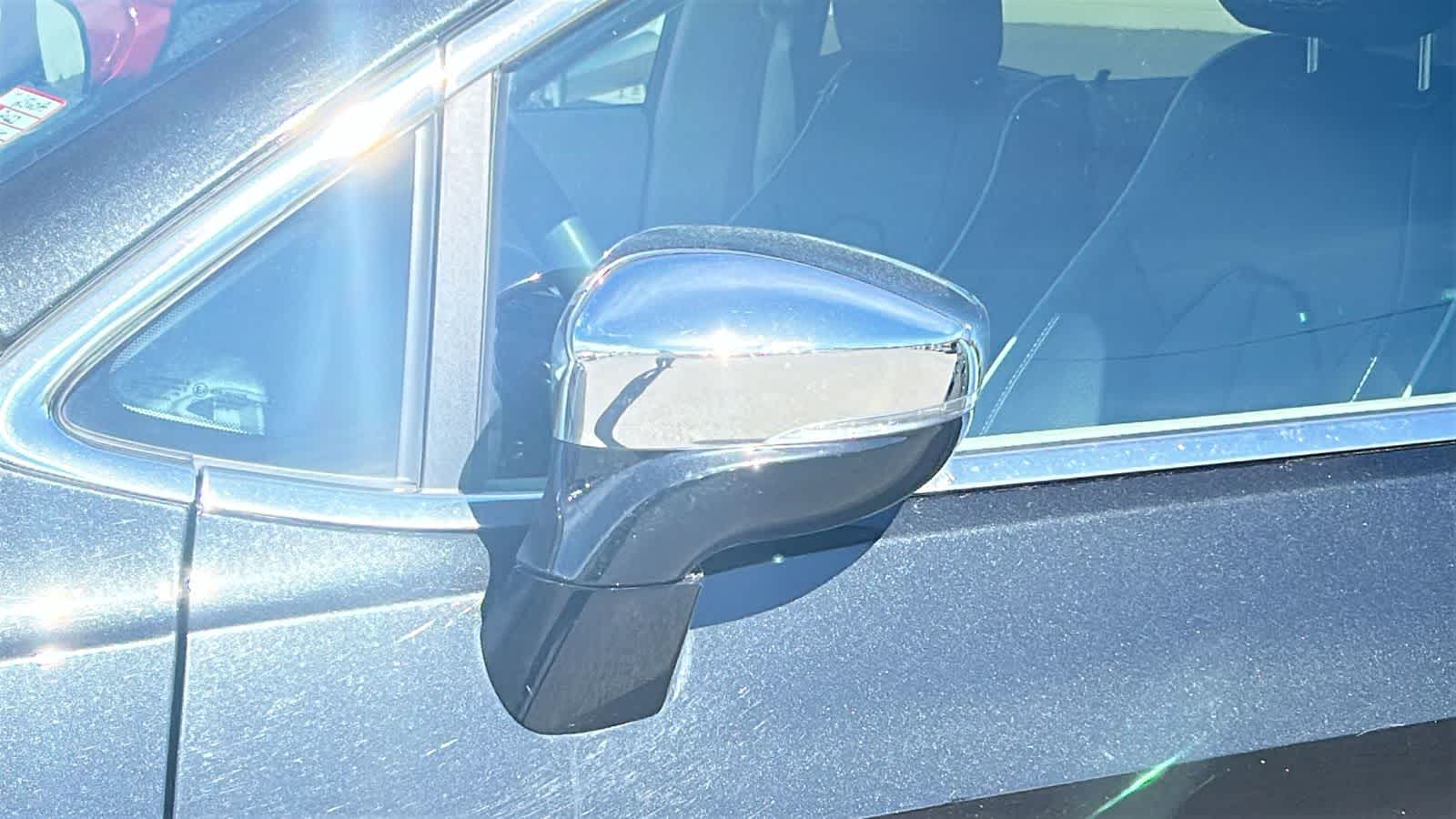 Thumbnail: 2023 Chrysler Pacifica - 5